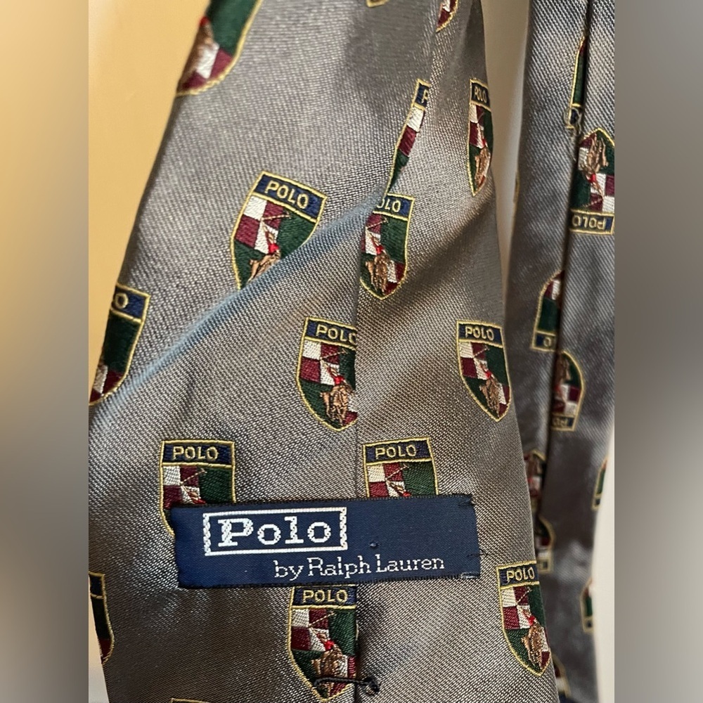 Ralph Lauren 100% Silk Hand Made Gray Shield Player Crest Men's Tie - Picture 2 of 4